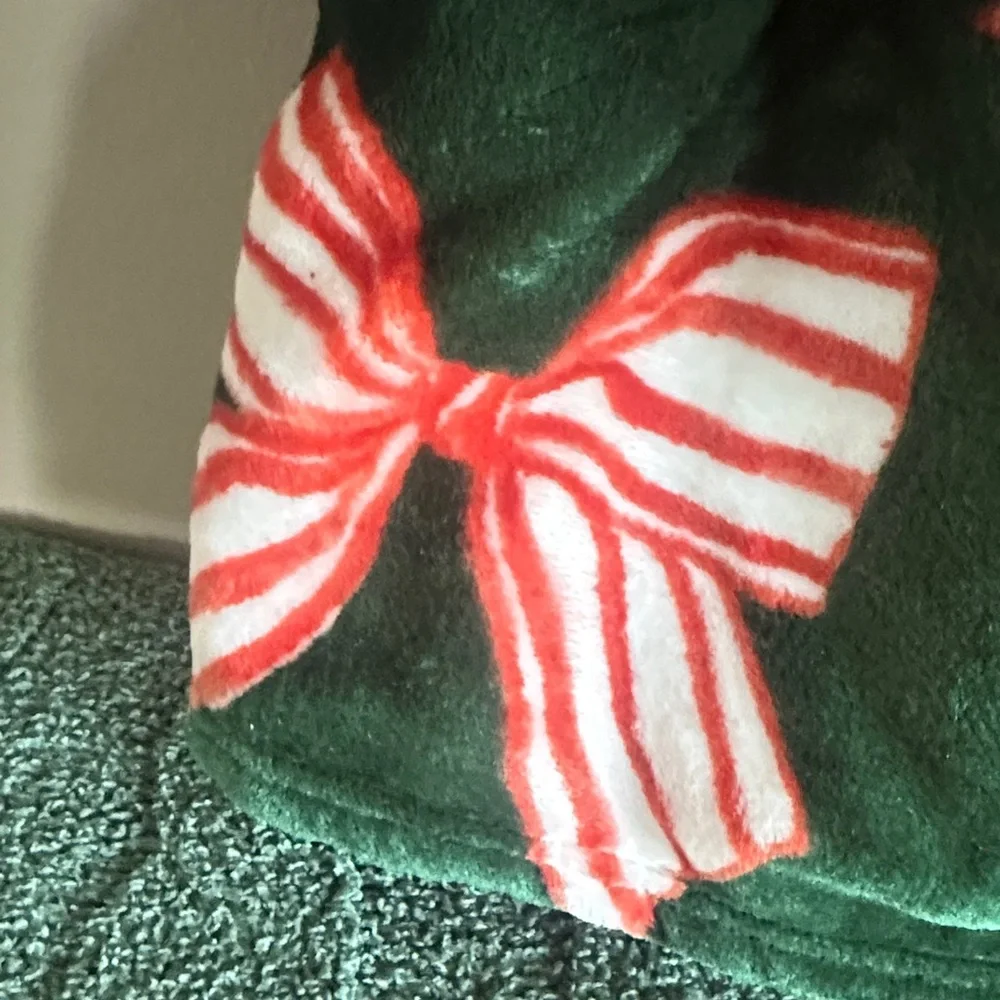 Enchante Hokiday Christmas Throw Green Red Bows Soft Plush NEW!